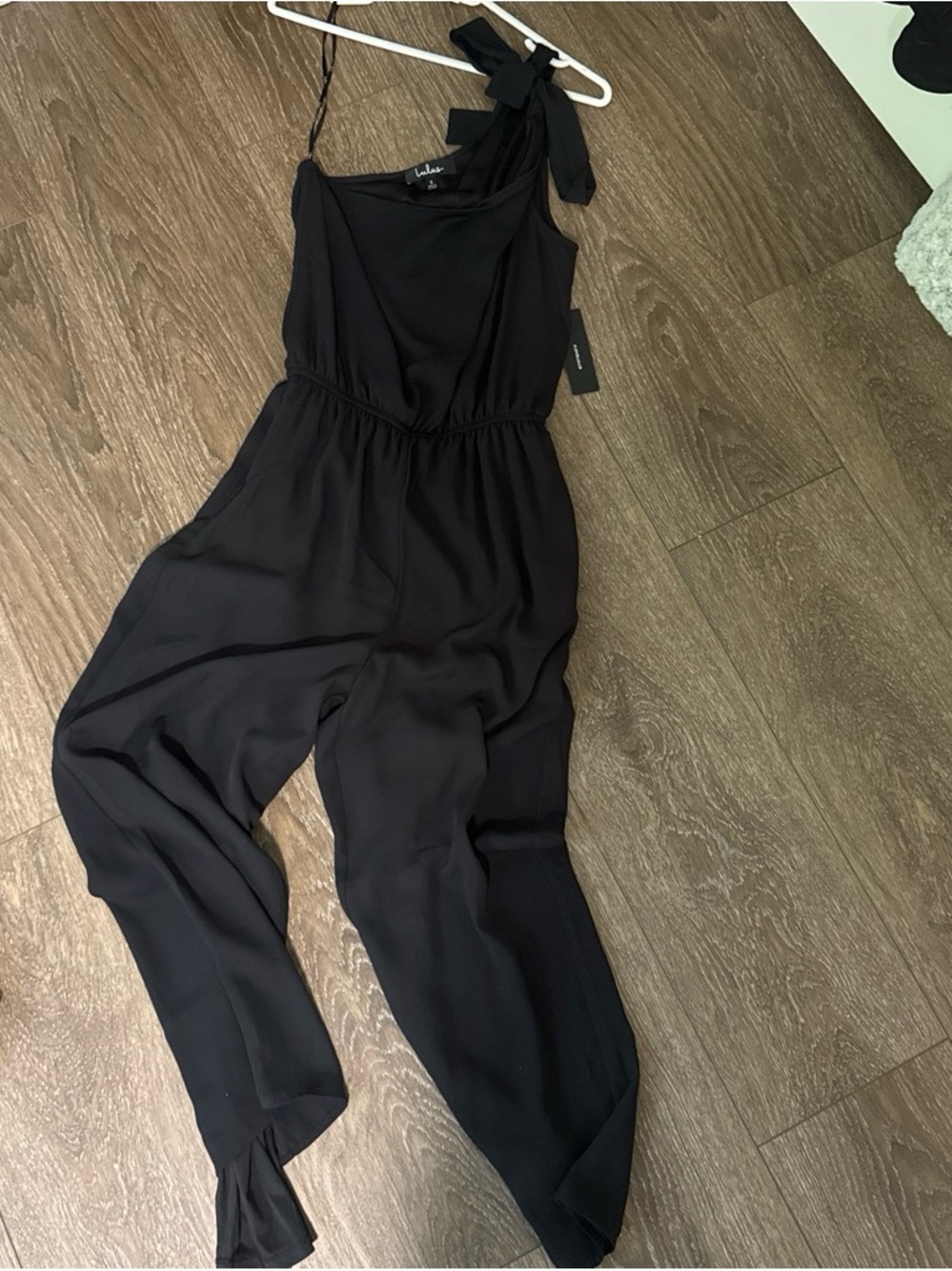 Lulu's Black One-Shoulder Tie-Shoulder Jumpsuit